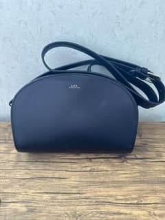 A.P.C. ハーフムーン ショルダーバッグ