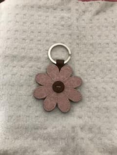 COACH バッグチャーム　キーホルダー　お花　フラワーモチーフ　ピンクのサムネイル