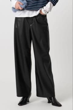 美品 United arrows レザーライク ストレート パンツ 36 Sのサムネイル