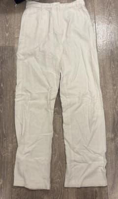 Brandy Melville ホワイトカジュアルパンツのサムネイル