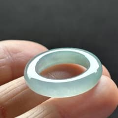 ミャンマー産天然本翡翠　A貨　氷種　くり抜きリング　氷緑色　10号 ミャンマー産天然本翡翠 A貨 氷種 水色ラベンダー くり抜きリング 約10