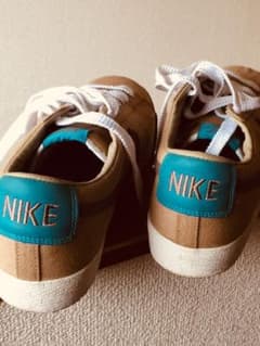 NIKEのスニーカです。息子の物でサイズが大きく履けません！状態が良いのサムネイル