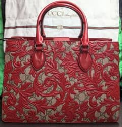 大幅値下げ 美麗GUCCI トートバッグ 赤アラベスク　ストラップ付き外寸A4のサムネイル