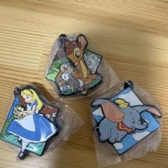 ディズニー　ダンボ　バンビ　アリス　アクリルキーホルダー3個セットのサムネイル