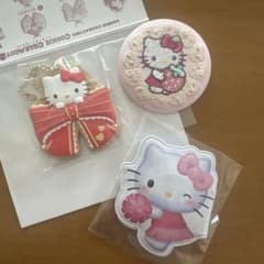 ハローキティ キーホルダー 缶バッジ マグネット 3点セットのサムネイル