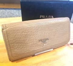 PRADA ベージュ レザー 長財布のサムネイル