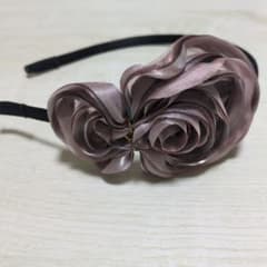 ブラウン サテン ローズヘアバンドのサムネイル