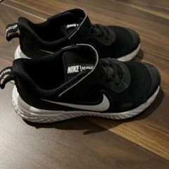 NIKE スニーカーのサムネイル