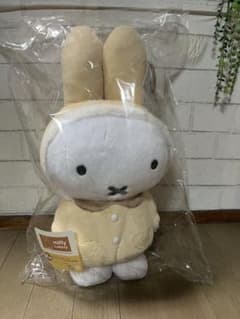 ミッフィー ぬいぐるみ ふわふわのお洋服 miffy Lottery A賞のサムネイル