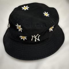 花刺繍 黒 バケットハット NYロゴのサムネイル