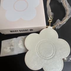 MARY QUANT ディズニー チャーム付き ポーチのサムネイル