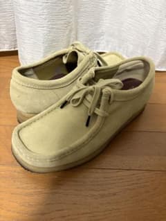 clarks クラークス　25.5 ワラビー ベージュ スエード モカシンのサムネイル