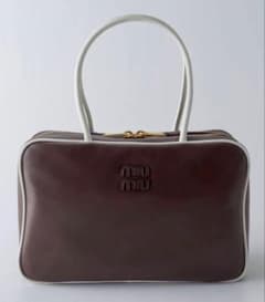 週末限定値引き/新品【国内直営店購入】ミュウミュウ ボーバッグ ラージのサムネイル
