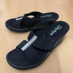 Skechers スケッチャーズ ビジュー付き サンダル ブラック 25.0cmのサムネイル