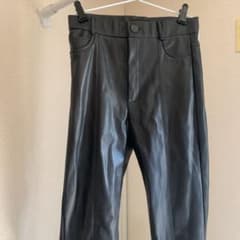ZARA フェイクレザーパンツ　ブラックのサムネイル