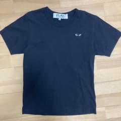 PLAY 黒 Tシャツ ハート刺繍のサムネイル