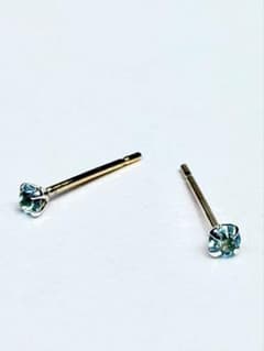 ブルートパーズ　K18 スタッドピアス 両耳用　コンビカラー ブルートパーズ K18 スタッドピアス 両耳用 コンビカラー - メルカリ