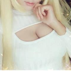 胸開きトップス＊セクシー＊お色気のサムネイル
