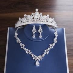 ネックレス&イヤリング&ティアラのサムネイル