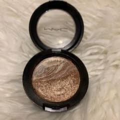 MAC アイシャドウのサムネイル