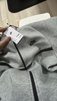NIKEテックフリースのサムネイル