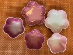 MyMyさん専用　ル・クルーゼ フラワー プレート＆ボウル 5点セット ピンク系のサムネイル