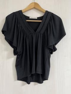 green label relaxing 黒 トップスのサムネイル