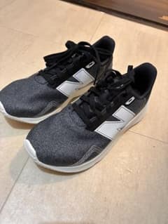 New Balance ランニングシューズ グレー/ブラックのサムネイル