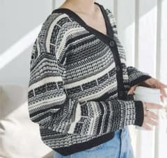 【寒くなる前に安売り‼️】ストライプ柄 カーディガンのサムネイル