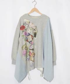 【最終値下げ】タグ付き　新品　額縁×花×蝶柄ニットソー×裏毛切替プルオーバーのサムネイル