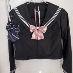 セーラー襟の黒い制服のサムネイル