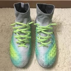 サッカースパイク マジスタハイカット FG 25のサムネイル