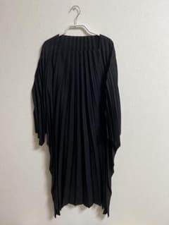 Me by issey miyake ワンピース　黒　プリーツのサムネイル