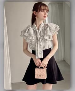 コウイチ様専用_グレイル GRL 花柄ボウタイダブルフリルスリーブブラウスのサムネイル