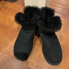 UGGのサムネイル