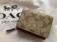 COACH コーチ 三つ折り財布のサムネイル
