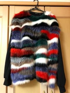 ZARA ファートップスのサムネイル