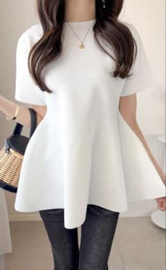 【新品未使用】ペプラムニットチュニックのサムネイル