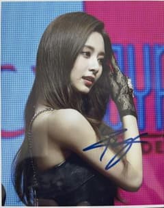 超貴重】☆TWICEのメンバー ツウィ☆直筆サインフォト COA証明書