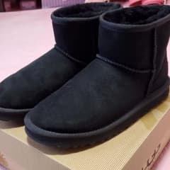 UGG ムートンブーツ クラシックミニ黒中古のサムネイル