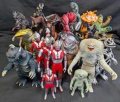 ウルトラＱ・ウルトラマン＆登場怪獣・宇宙人（バンダイ）ソフビ24体セット＋２ ウルトラQ・ウルトラマン＆登場怪獣・宇宙人（バンダイ）ソフビ
