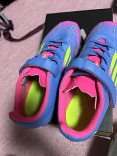 adidas トレーニングシューズ 青・ピンク・黄のサムネイル