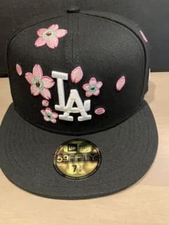 新品未使用 New Era ニューエラ LAキャップ 59FIFTY花柄ブラックのサムネイル