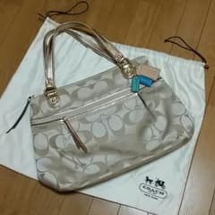 COACH　バッグ　チャーム付のサムネイル