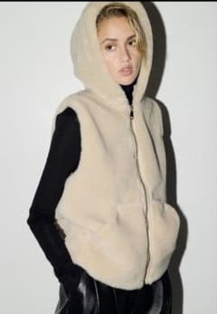 H&M　フーデッドボアベスト　ライトベージュ　XSのサムネイル