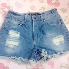 ダメージデニム ショートパンツのサムネイル