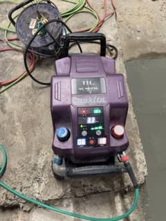 Makita AC462XL 11L コンプレッサー 本体‼️ ジャンク品のサムネイル