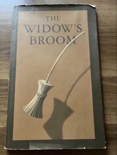 The Widow's Broom 洋書 絵本のサムネイル