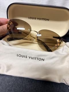 LOUIS VUITTON サングラス　デスマヨ　キャットアイ