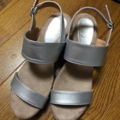 新品！サンダルのサムネイル
